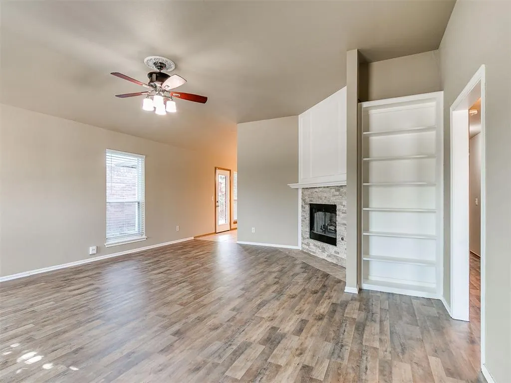 Photo 5 — 1402 SW 23rd Street, Moore, OK 73170