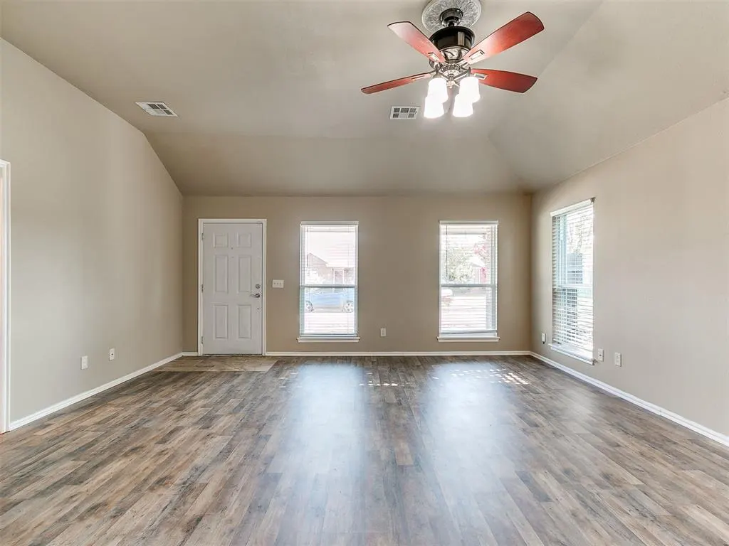 Photo 8 — 1402 SW 23rd Street, Moore, OK 73170