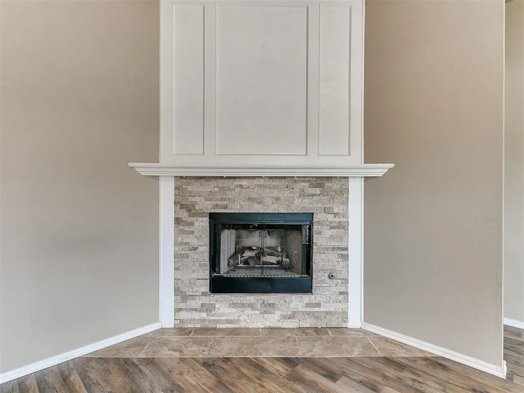 Photo 9 — 1402 SW 23rd Street, Moore, OK 73170