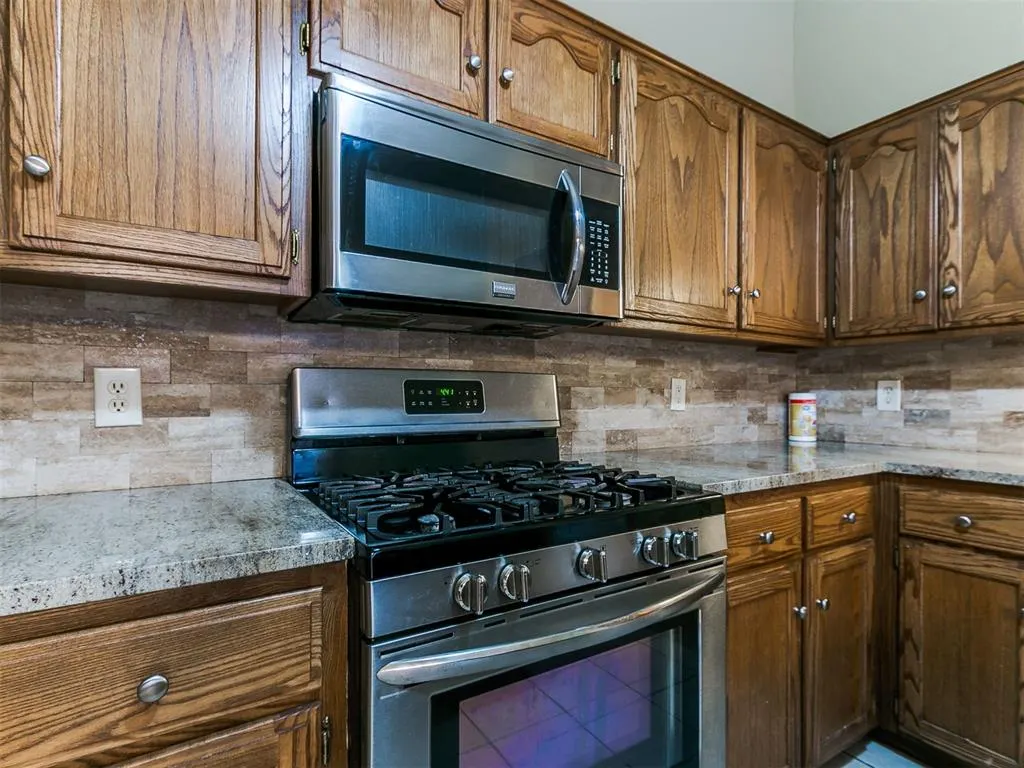 Photo 18 — 1402 SW 23rd Street, Moore, OK 73170