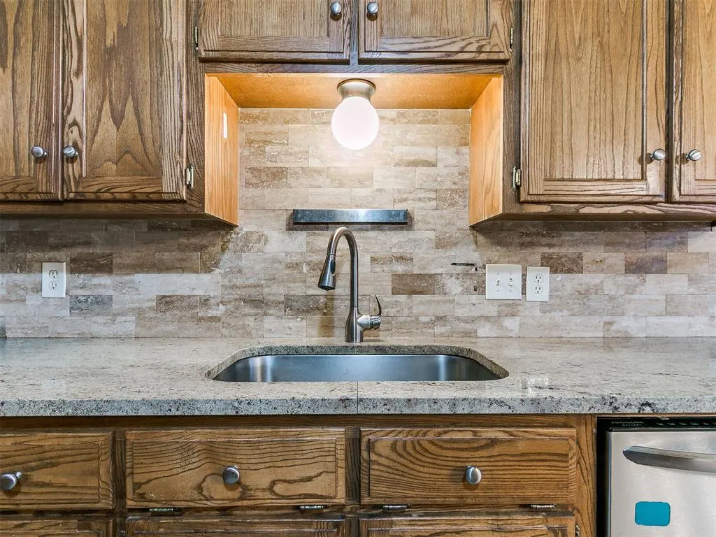 Photo 19 — 1402 SW 23rd Street, Moore, OK 73170