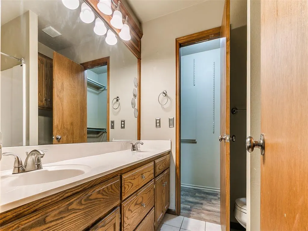 Photo 24 — 1402 SW 23rd Street, Moore, OK 73170