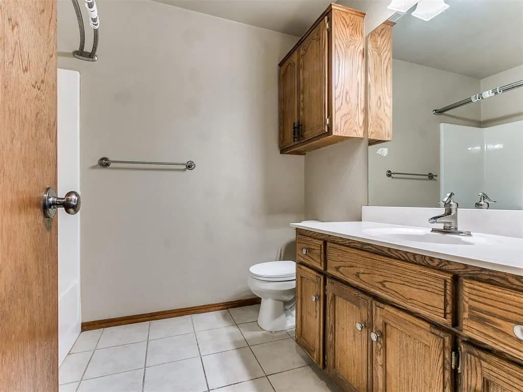 Photo 32 — 1402 SW 23rd Street, Moore, OK 73170