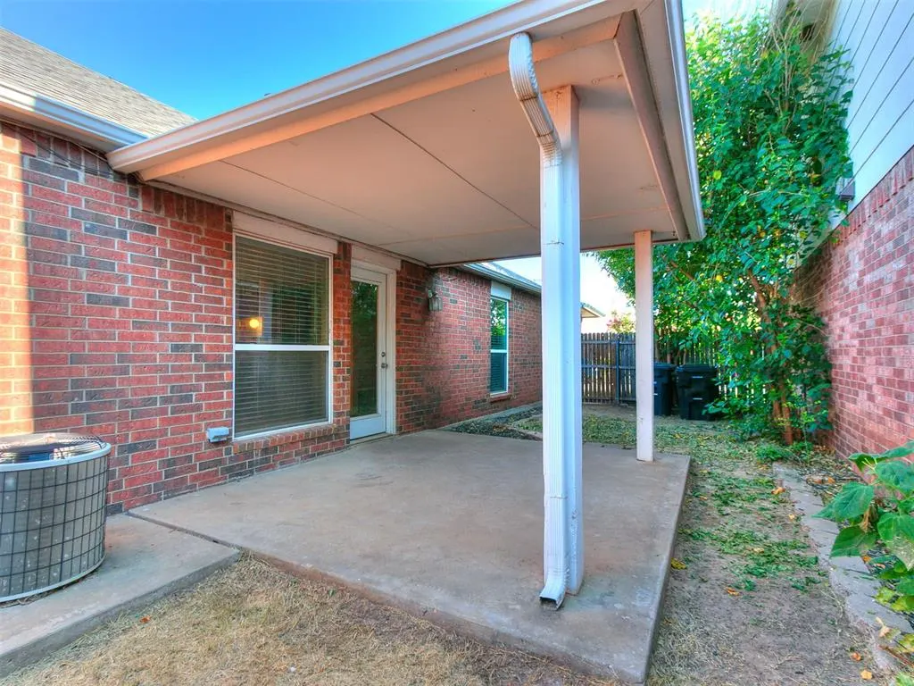 Photo 33 — 1402 SW 23rd Street, Moore, OK 73170