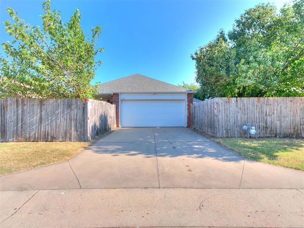 Photo 37 — 1402 SW 23rd Street, Moore, OK 73170