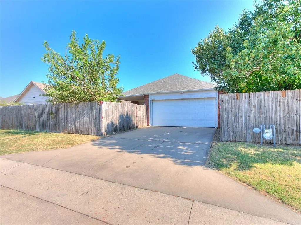 Photo 38 — 1402 SW 23rd Street, Moore, OK 73170