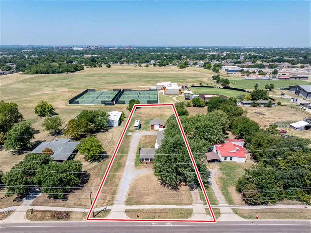 Photo 2 — 410 SE 24th Avenue, Norman, OK 73071