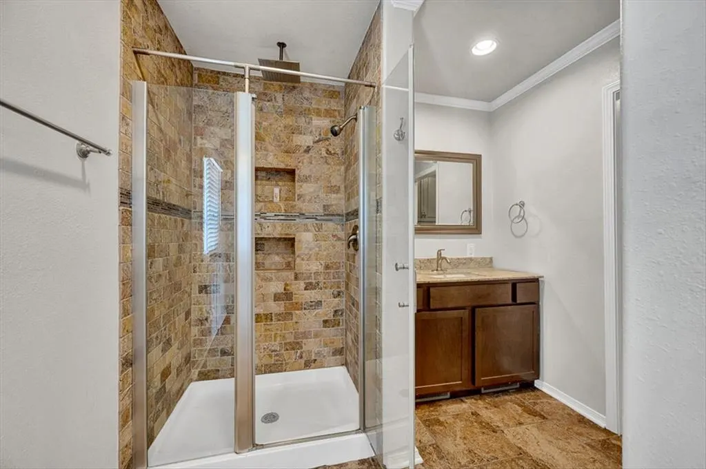 Photo 8 — 410 SE 24th Avenue, Norman, OK 73071