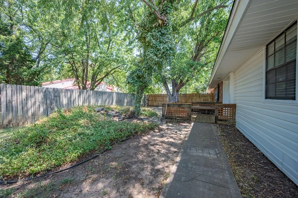 Photo 23 — 410 SE 24th Avenue, Norman, OK 73071