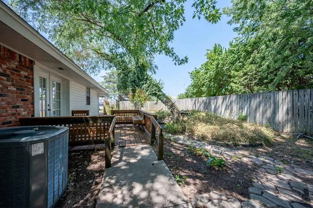 Photo 24 — 410 SE 24th Avenue, Norman, OK 73071
