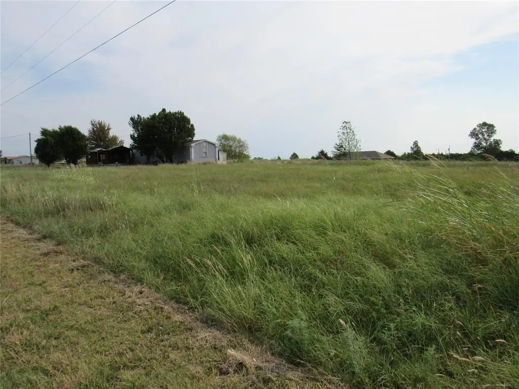 Photo 3 — 129 Hawk Spring Drive, McLoud, OK 74851