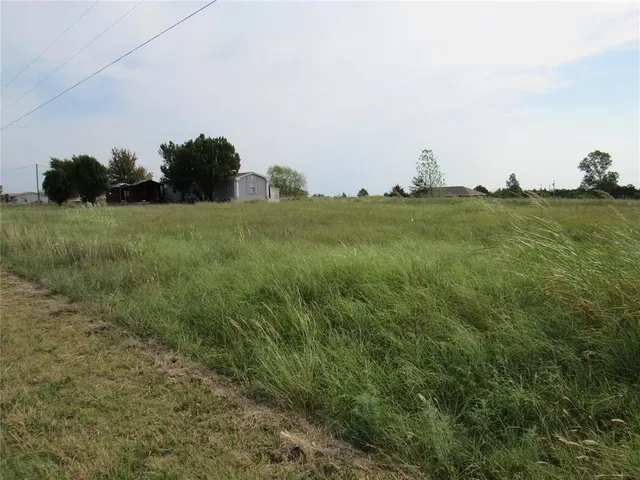 Photo 3 — 129 Hawk Spring Drive, McLoud, OK 74851