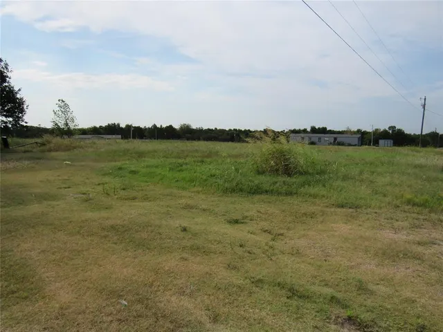 Photo 4 — 129 Hawk Spring Drive, McLoud, OK 74851