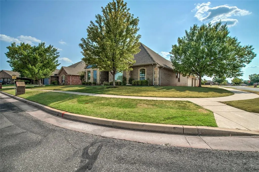 Photo 2 — 4712 NW 157th Terrace, Edmond, OK 73013