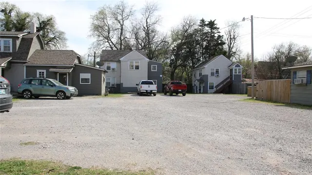 Photo 2 — 610 Chautauqua Avenue, Norman, OK 73069