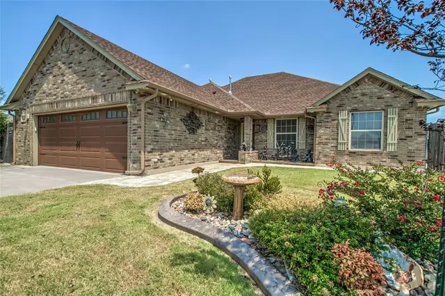 Photo 2 — 401 Stoneridge Drive, Moore, OK 73160