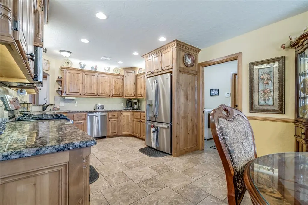 Photo 12 — 401 Stoneridge Drive, Moore, OK 73160