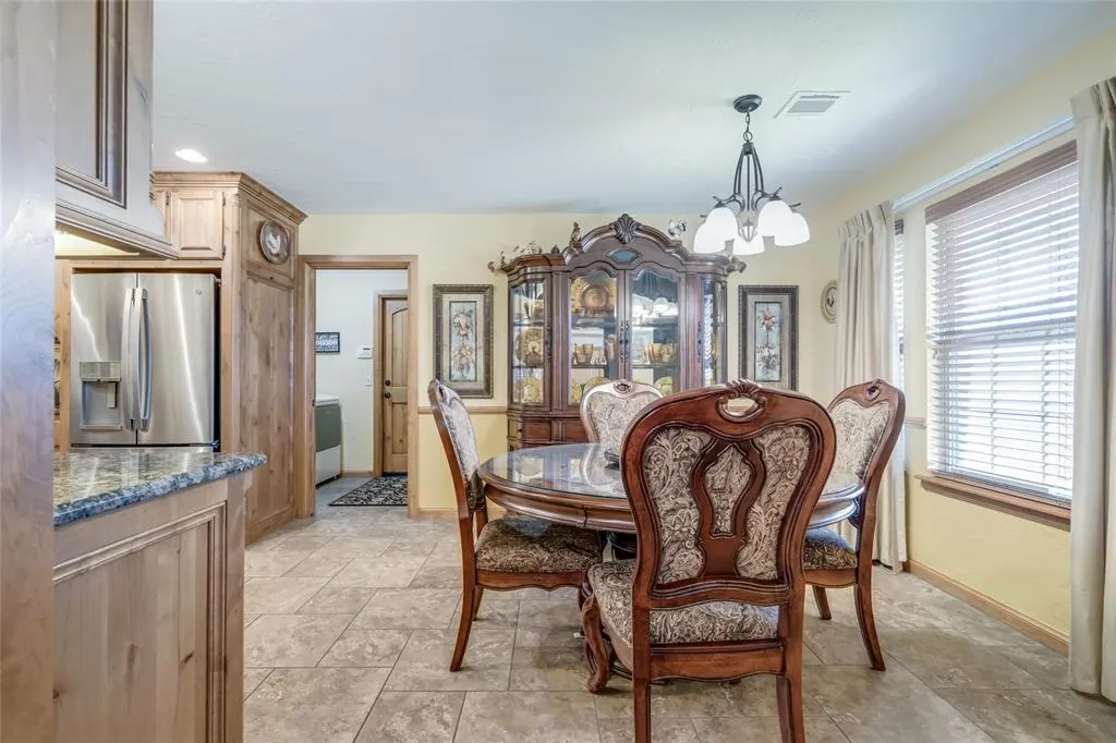 Photo 13 — 401 Stoneridge Drive, Moore, OK 73160