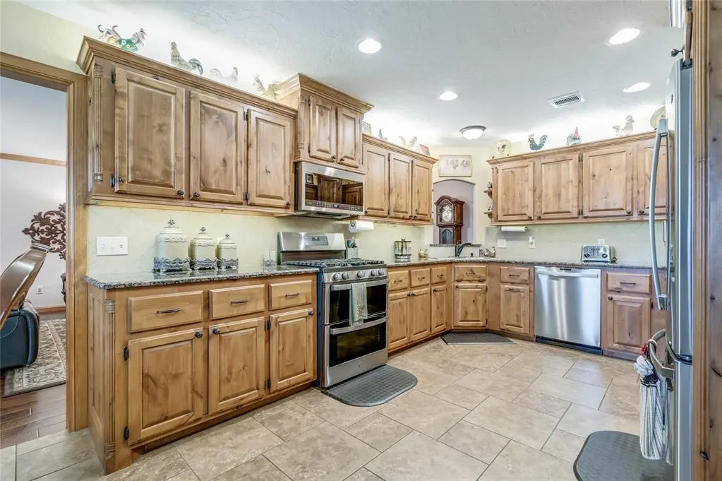 Photo 15 — 401 Stoneridge Drive, Moore, OK 73160