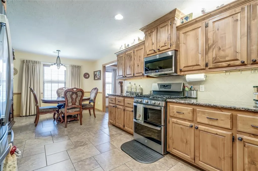 Photo 16 — 401 Stoneridge Drive, Moore, OK 73160
