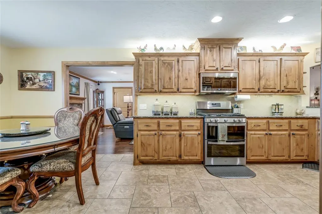 Photo 17 — 401 Stoneridge Drive, Moore, OK 73160