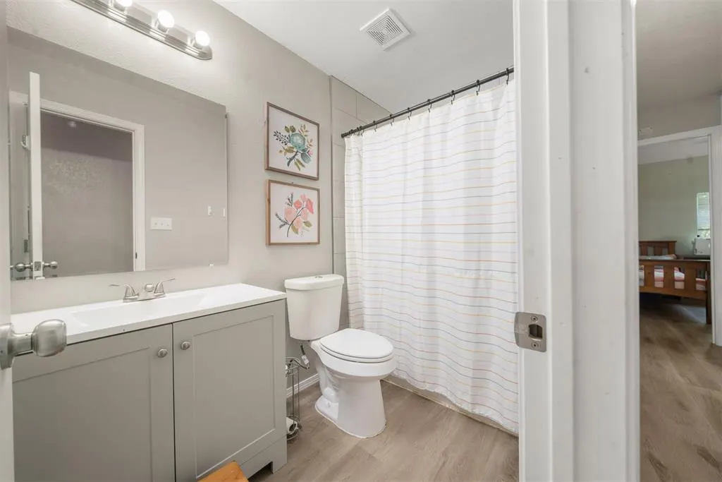 Photo 15 — 225 Allenhurst Avenue, Oklahoma City, OK 73114