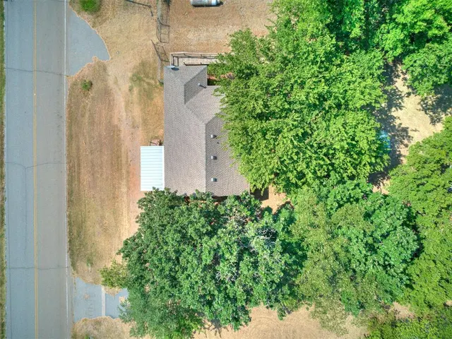 Photo 7 — 21325 N Meridian Avenue, Edmond, OK 73012