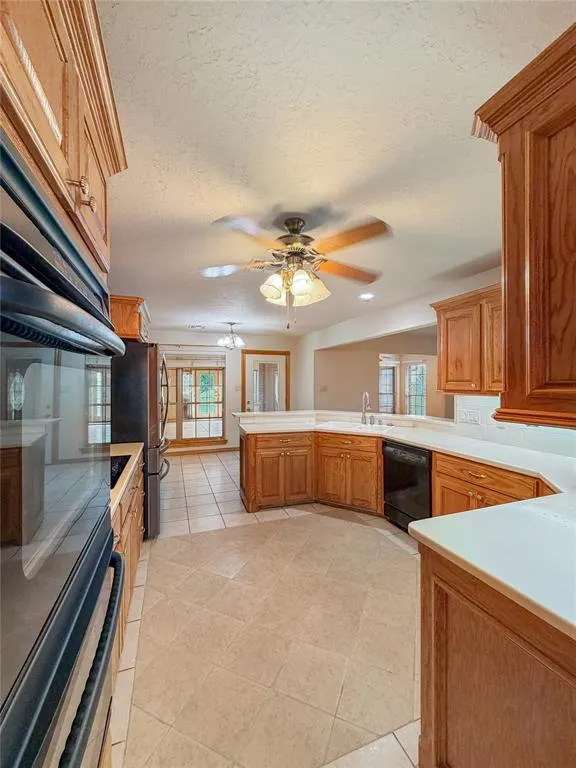 Photo 14 — 594 NE Valley View Road, Lawton, OK 73507