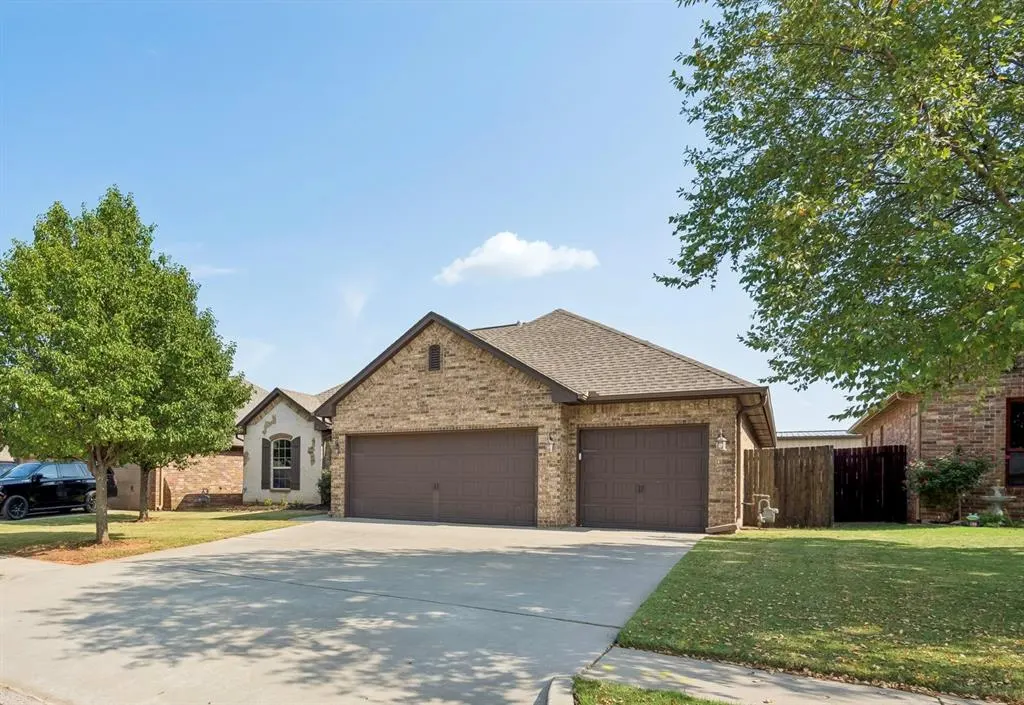 Front exterior — 636 NE 23rd Street, Moore, OK 73160
