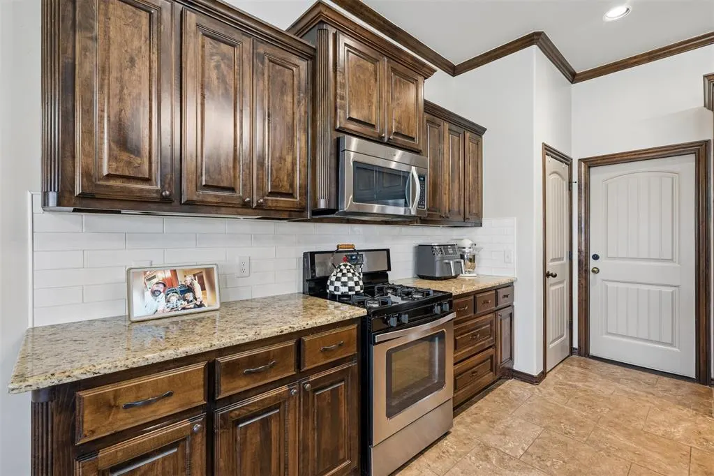 Photo 5 — 636 NE 23rd Street, Moore, OK 73160