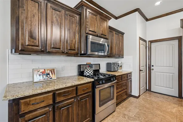 Photo 5 — 636 NE 23rd Street, Moore, OK 73160