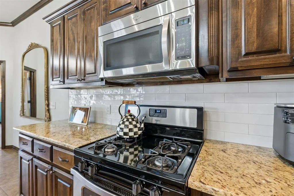 Photo 6 — 636 NE 23rd Street, Moore, OK 73160