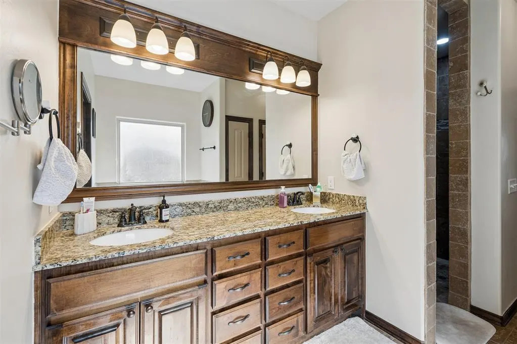 Photo 21 — 636 NE 23rd Street, Moore, OK 73160