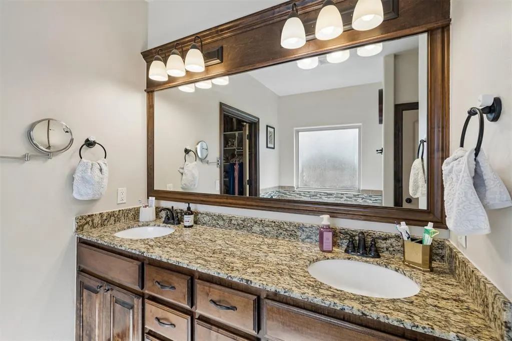 Photo 22 — 636 NE 23rd Street, Moore, OK 73160