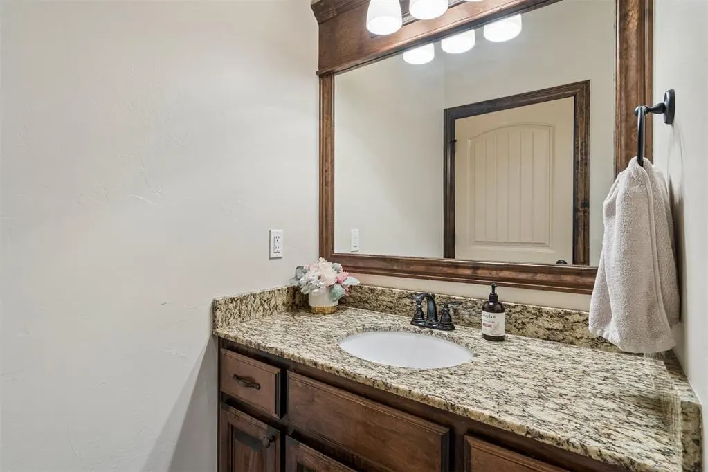 Photo 31 — 636 NE 23rd Street, Moore, OK 73160