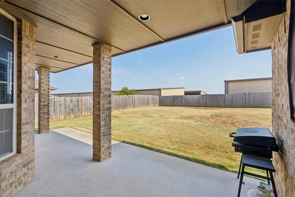 Photo 34 — 636 NE 23rd Street, Moore, OK 73160