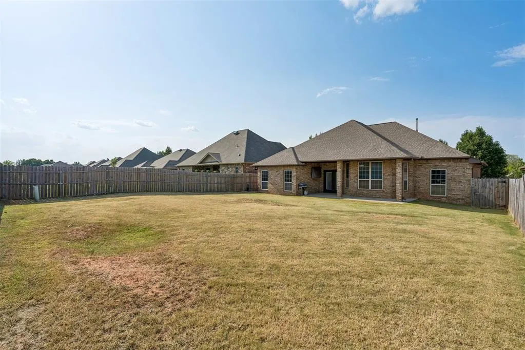 Photo 38 — 636 NE 23rd Street, Moore, OK 73160