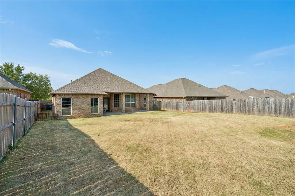 Photo 40 — 636 NE 23rd Street, Moore, OK 73160