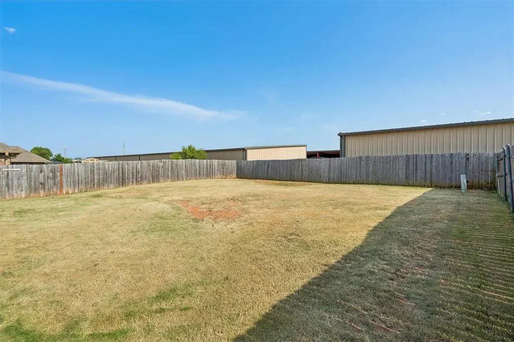 Photo 41 — 636 NE 23rd Street, Moore, OK 73160