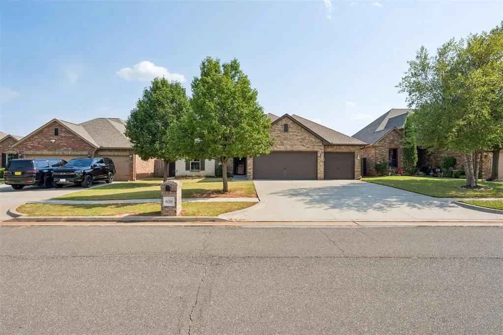 Photo 43 — 636 NE 23rd Street, Moore, OK 73160