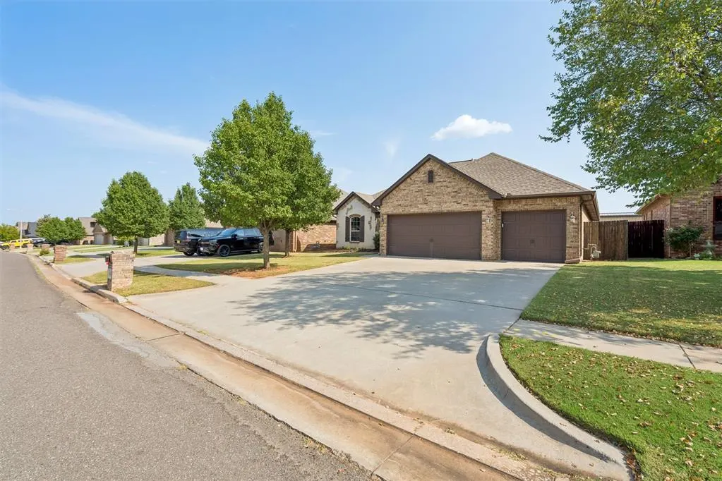 Photo 44 — 636 NE 23rd Street, Moore, OK 73160