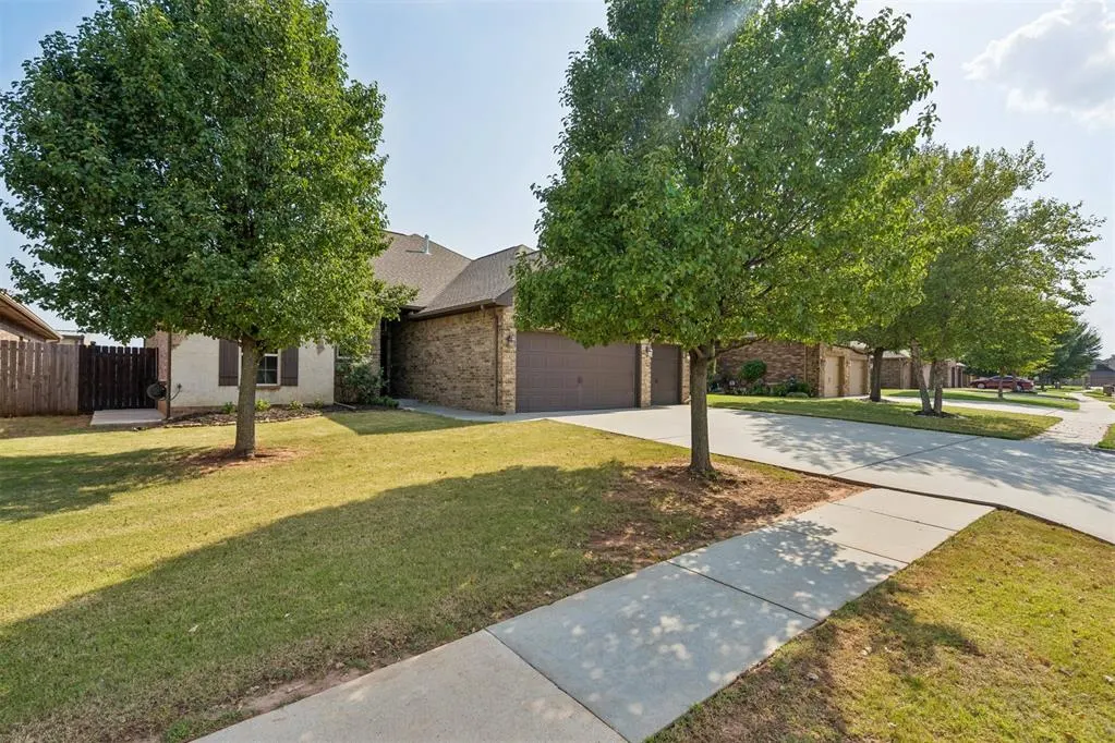 Photo 45 — 636 NE 23rd Street, Moore, OK 73160