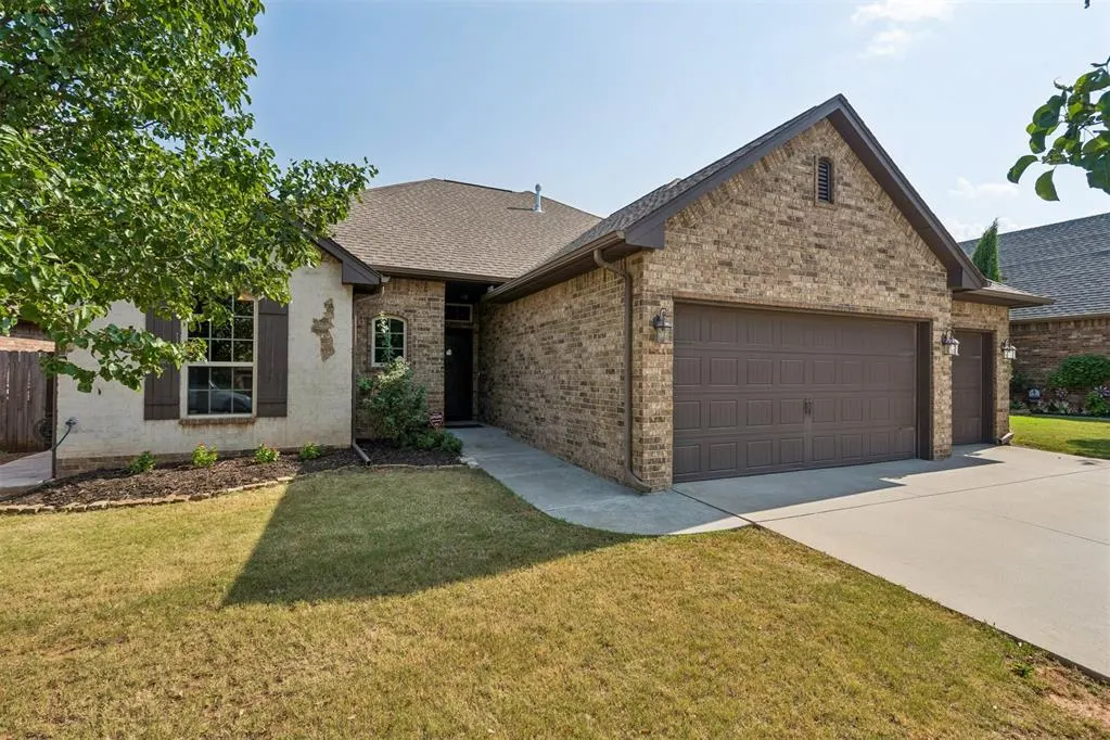 Photo 47 — 636 NE 23rd Street, Moore, OK 73160