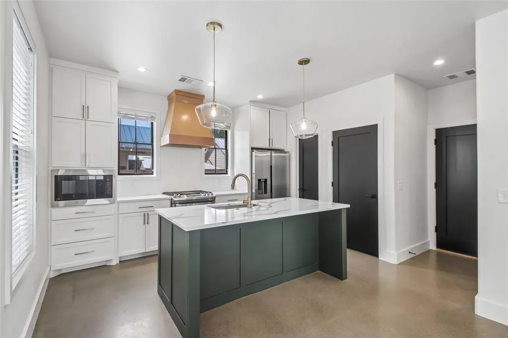 Photo 2 — 1803 Oso Avenue, Oklahoma City, OK 73108