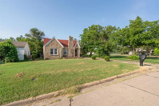 Photo 7 — 1414 NW Dearborn Avenue, Lawton, OK 73507