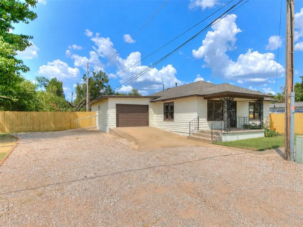 Photo 4 — 906 W Ridgewood Street, Shawnee, OK 74801