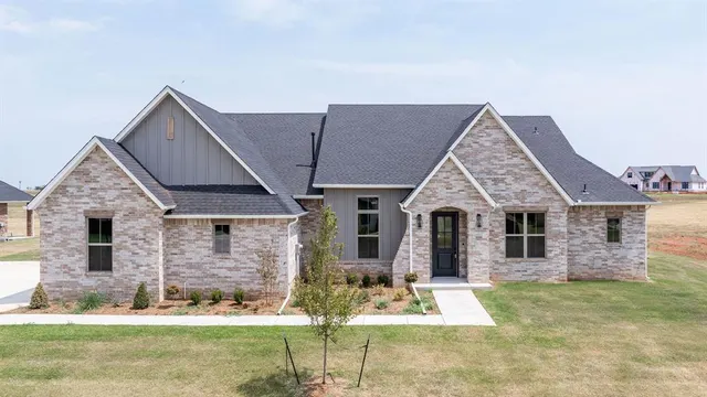 Photo 2 — 6920 Lake View Court, Cashion, OK 73016