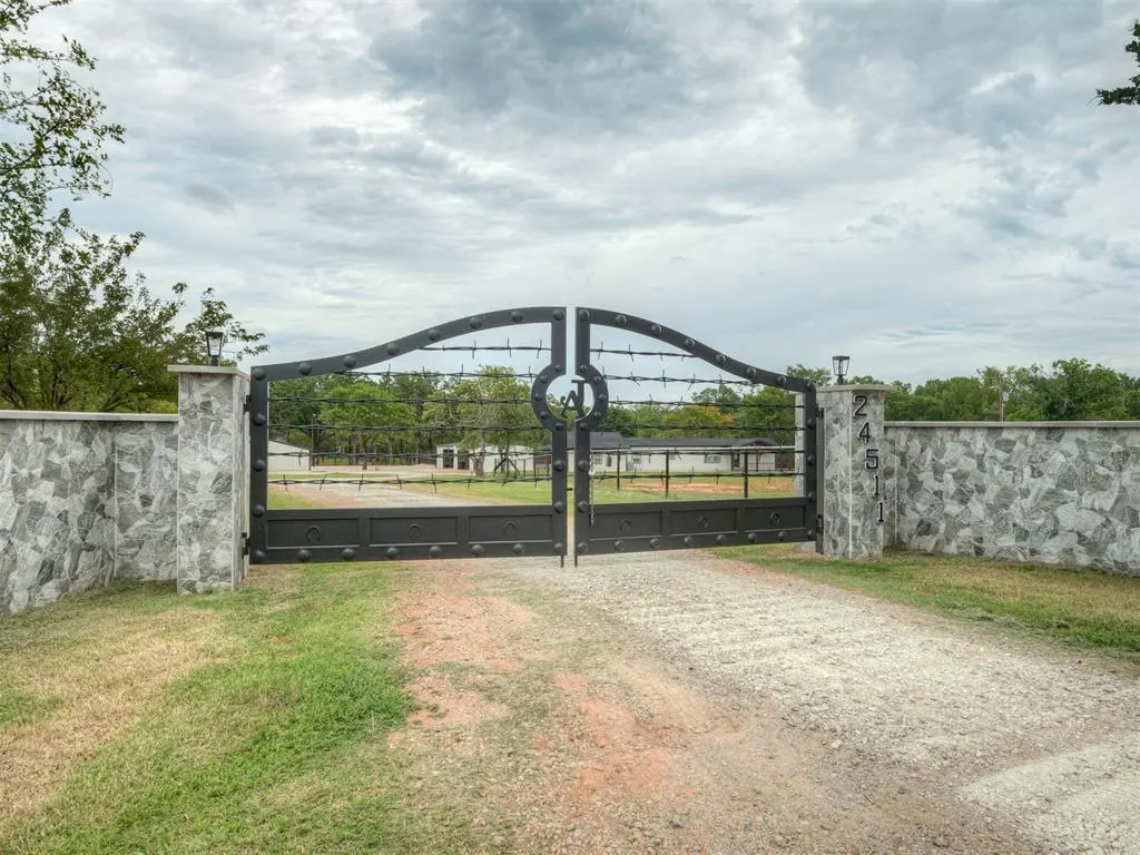 Front exterior — 24511 Bethel Road, Tecumseh, OK 74873