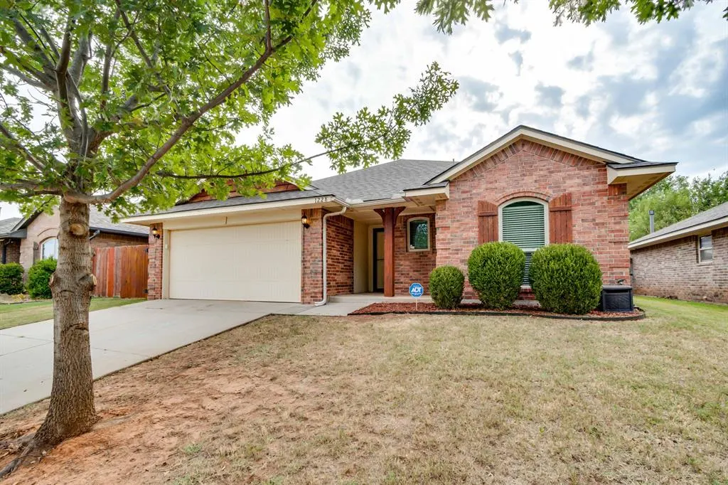 Photo 2 — 1228 Greenfield Avenue, Yukon, OK 73099