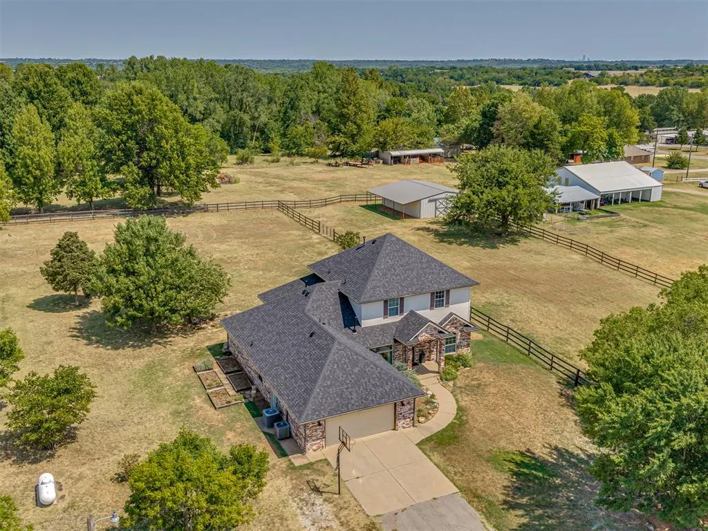 Front exterior — 5901 E McMillin Drive, Tuttle, OK 73089